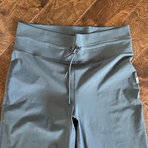 Vuori Daily Wideleg pant, color stone. Size XL. - Picture 3 of 5